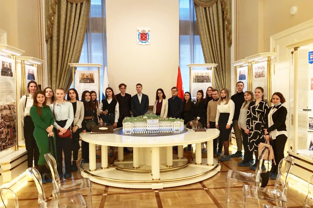 Для студентов Политехнического университета состоялась экскурсия в Законодательное собрание Санкт-Петербурга 