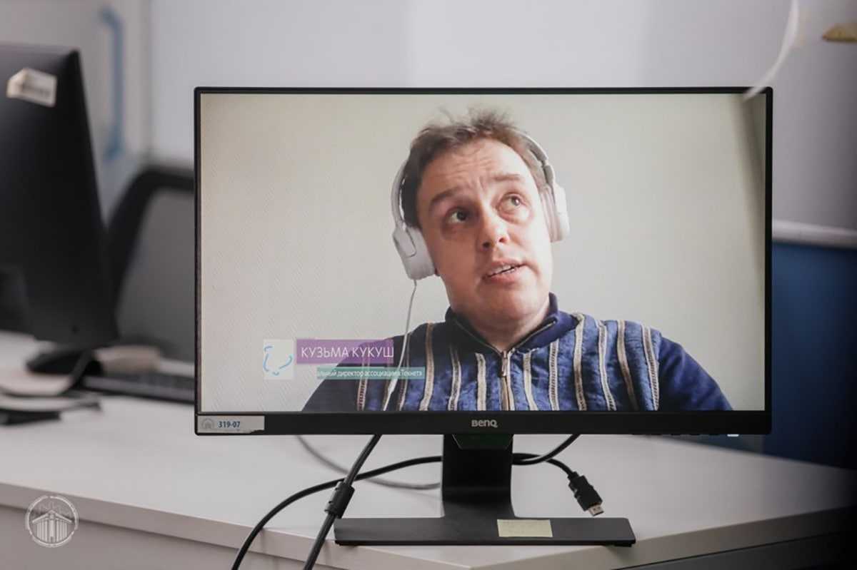 Финалистов олимпиады онлайн поприветствовал генеральный директор Ассоциации «Технет» Кузьма Кукушкин Финалистов олимпиады онлайн поприветствовал генеральный директор Ассоциации «Технет» Кузьма Кукушкин