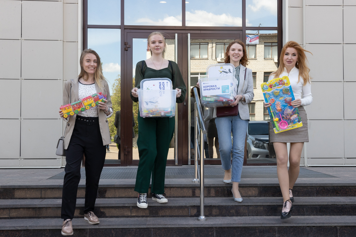 Коробки храбрости в больницу передали сотрудники Управления по связям с общественностью Коробки храбрости в больницу передали сотрудники Управления по связям с общественностью