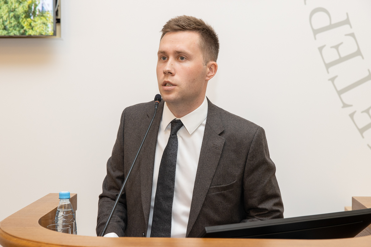 Проректор по молодежной политике и коммуникативным технологиям Максим Пашоликов рассказал о деятельности Фонда целевого капитала развития СПбПУ и работе с выпускниками 