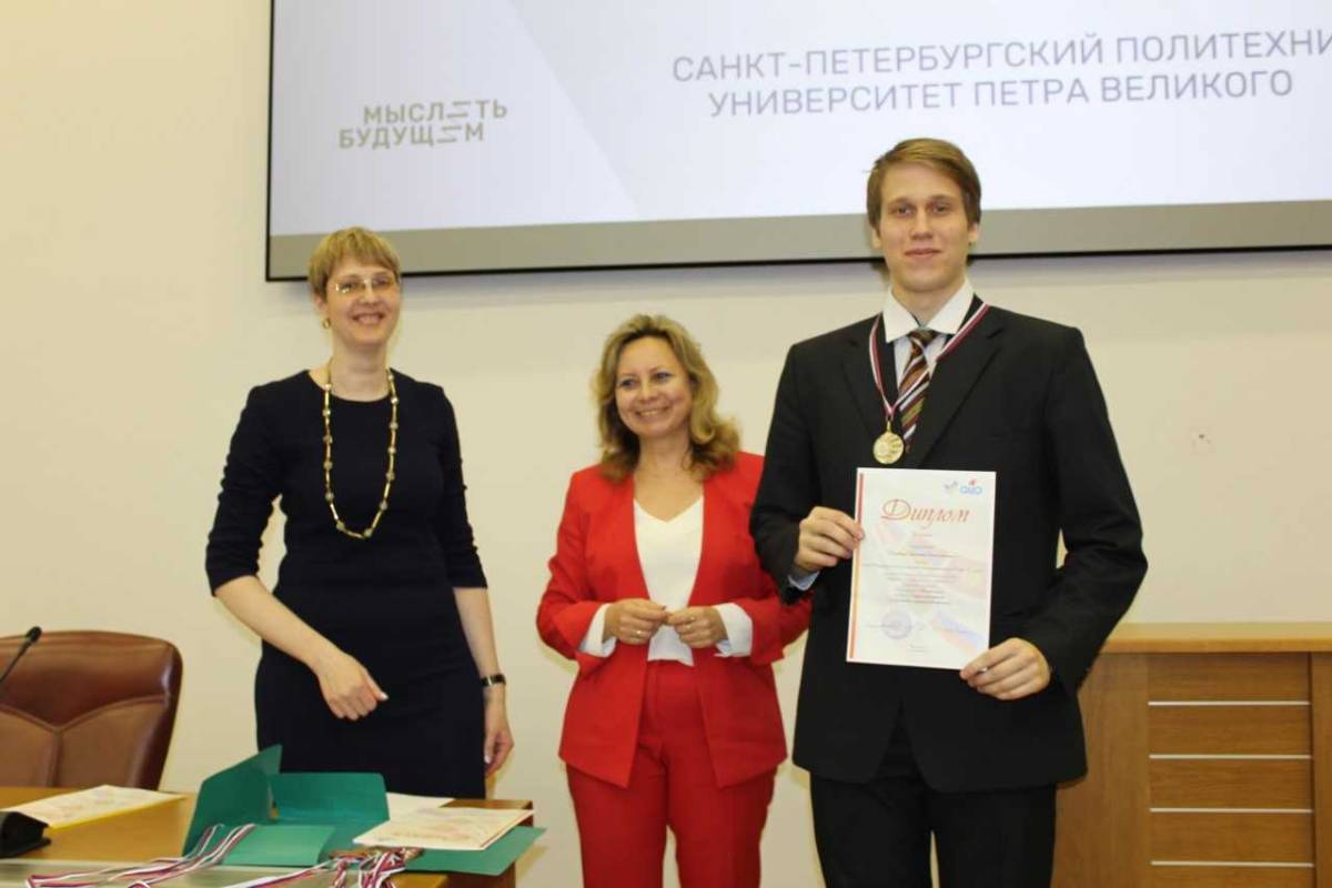 Cеребряный призер интернет-олимпиады по математике Артемий Гольдберг считает, что участие в олимпиадах позволяет объективно оценить свои знания 