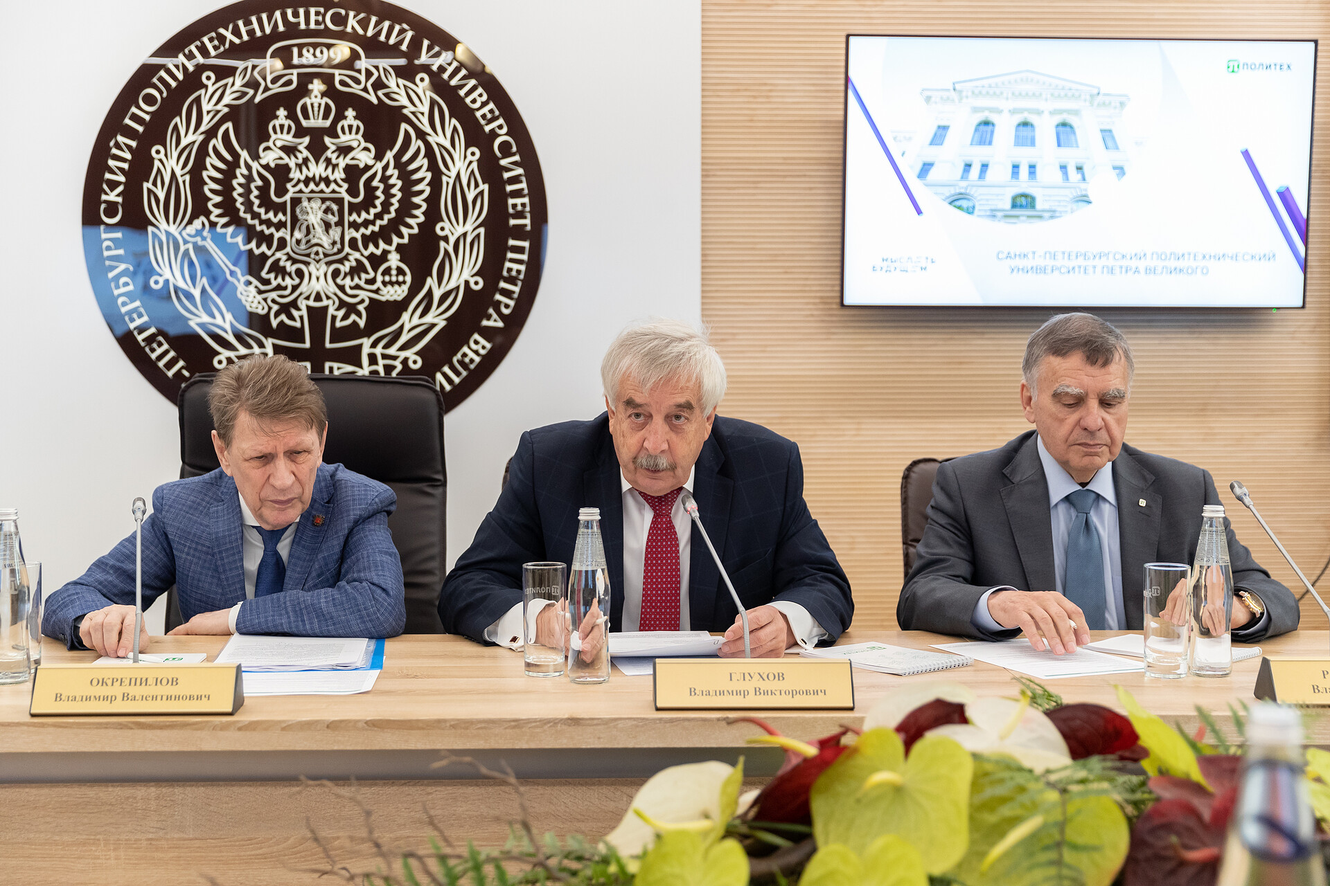 Модерировал дискуссию руководитель административного аппарата ректора СПбПУ Владимир Глухов Модерировал дискуссию руководитель административного аппарата ректора СПбПУ Владимир Глухов