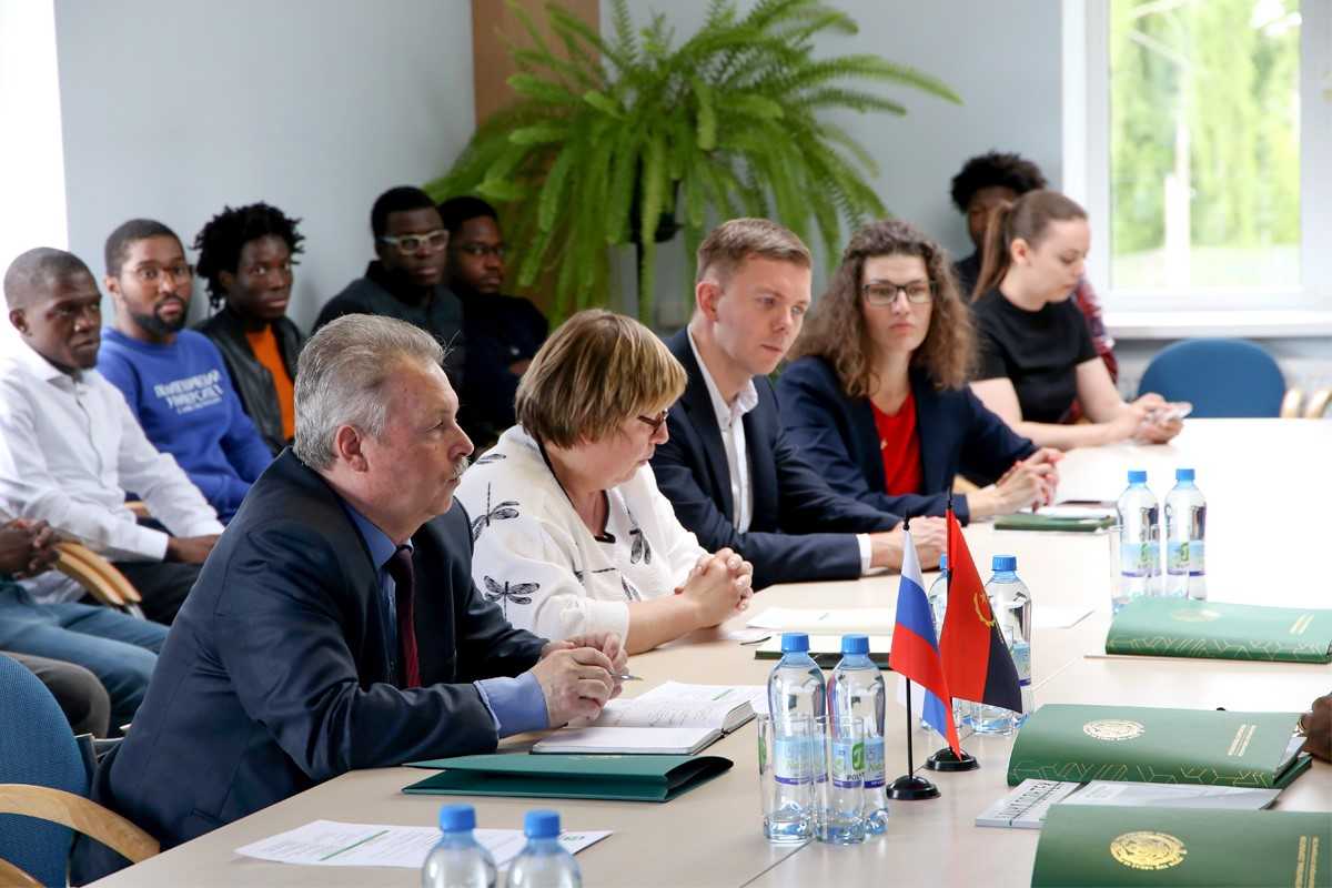 В переговорах приняли участие представители международных служб и высших школ СПбПУ