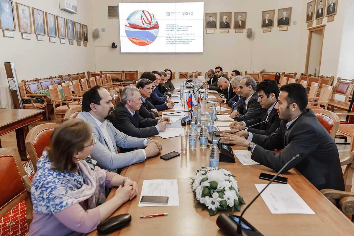 Встреча с делегацией из Ирана прошла в зале заседаний Ученого совета СПбПУ