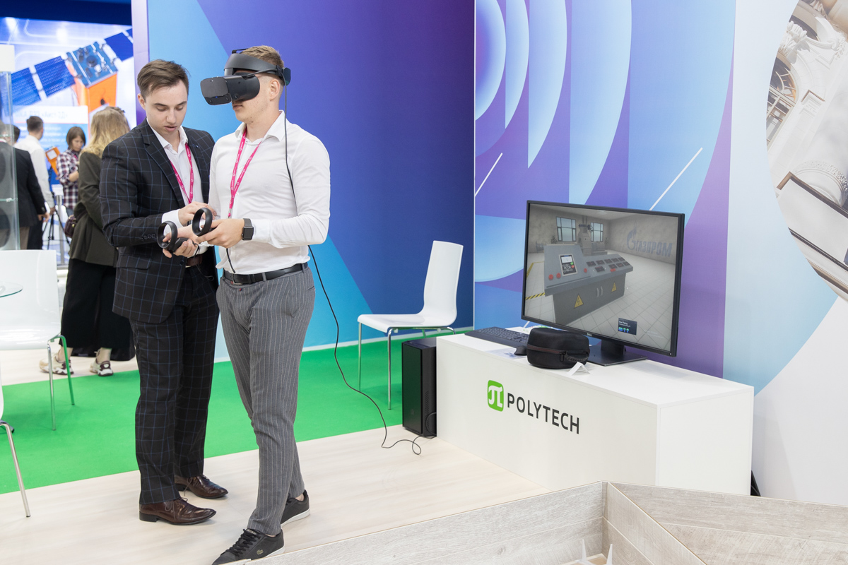 VR-стенд, демонстрирующий работу виртуальной компрессорной лаборатории VR-стенд, демонстрирующий работу виртуальной компрессорной лаборатории