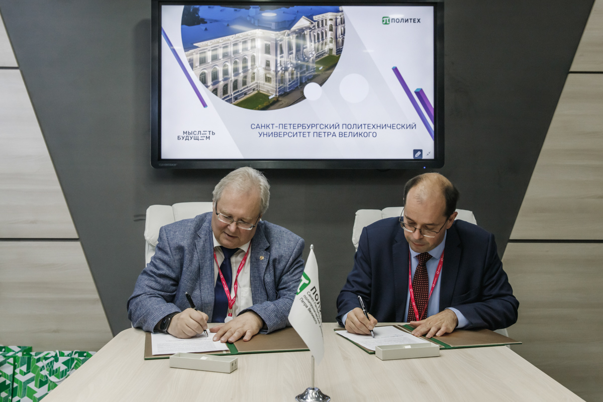 Меморандум о сотрудничестве подписали Алексей Боровков и исполнительный директор ЗАО «РСК-Технологии» Алексей Шмелев