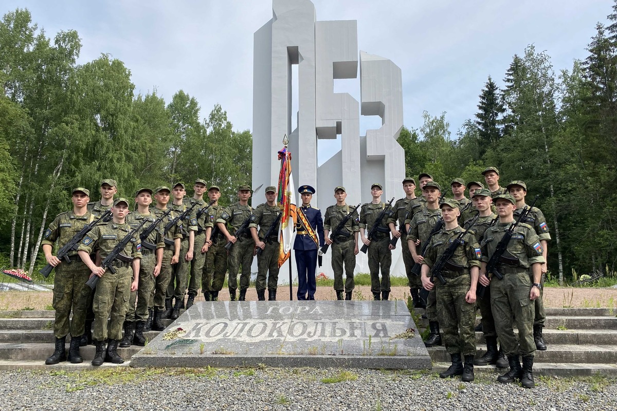 В этом году впервые студенты одного из учебных взводов кафедры ВКС дали военную клятву у мемориала «Гора Колокольня»