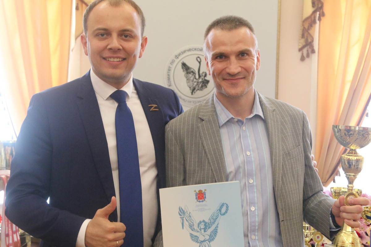 Первый заместитель председателя Комитета Андрей Хорт и Дмитрий Олейник 