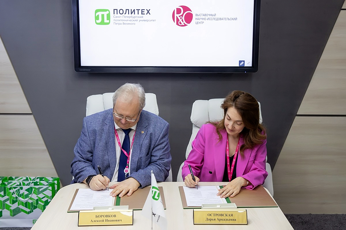 Алексей Боровков и генеральный директор ООО «ВНИЦ Р-н-С» Дарья Островская