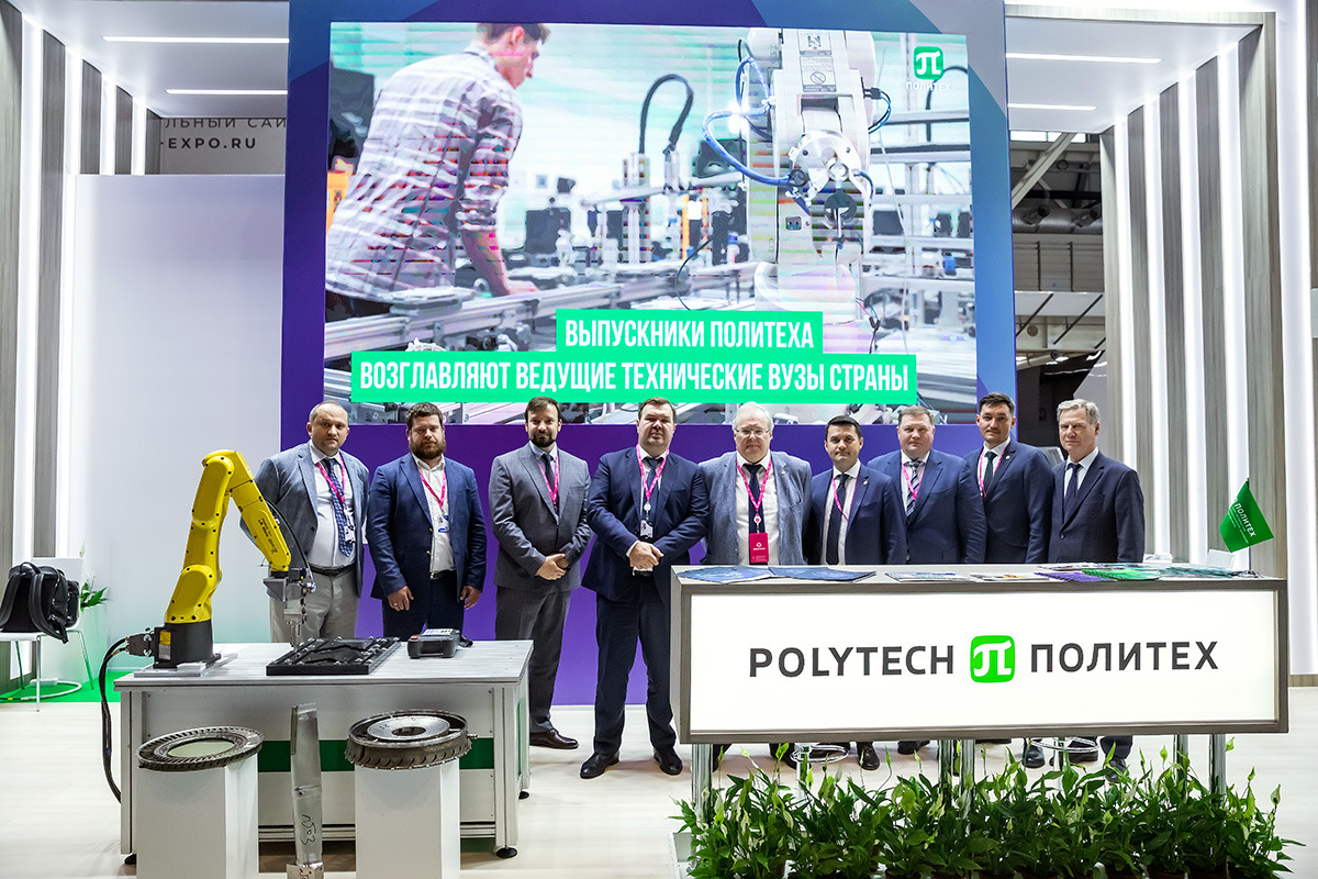 Стенд Политеха стал площадкой для деловых встреч, переговоров, подписаний соглашений, а также демонстрации ключевых разработок