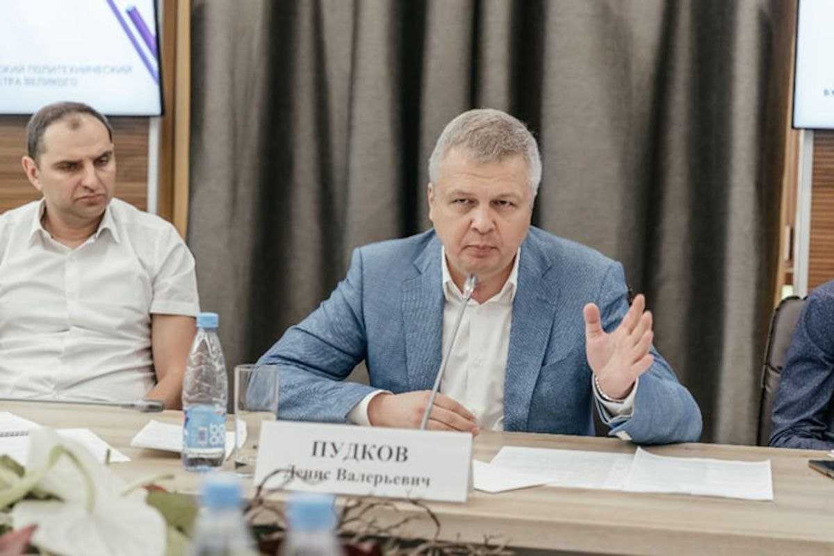 Замдиректора Департамента реализации программы создания КРК СТК ГК «Роскосмос» Денис Пудков подвел итоги круглого стола Замдиректора Департамента реализации программы создания КРК СТК ГК «Роскосмос» Денис Пудков подвел итоги круглого стола