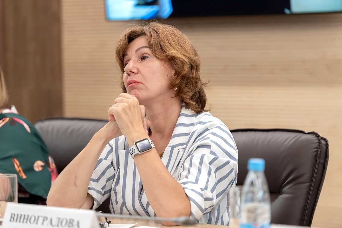 Директор Департамента экономики и финансов, профессор Института промышленного менеджмента, экономики и торговли СПбПУ Елена Виноградова отметила необходимость проведения еще одного мероприятия в текущем году Директор Департамента экономики и финансов, профессор Института промышленного менеджмента, экономики и торговли СПбПУ Елена Виноградова отметила необходимость проведения еще одного мероприятия в текущем году