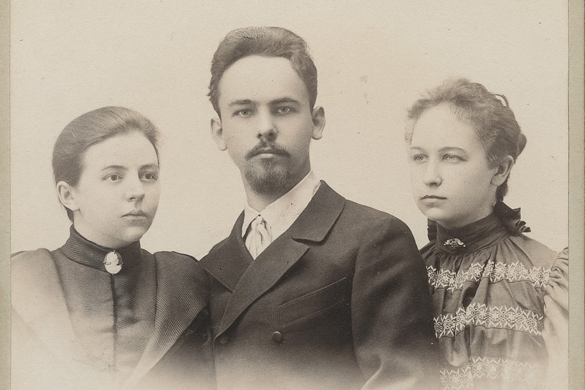 Владимир Федорович Миткевич с семьей 