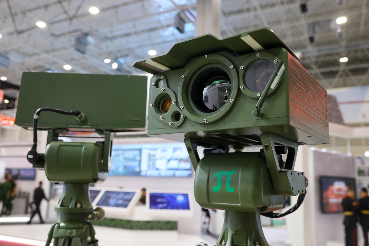 Переносной радарно-оптический комплекс обнаружения наземных целей 