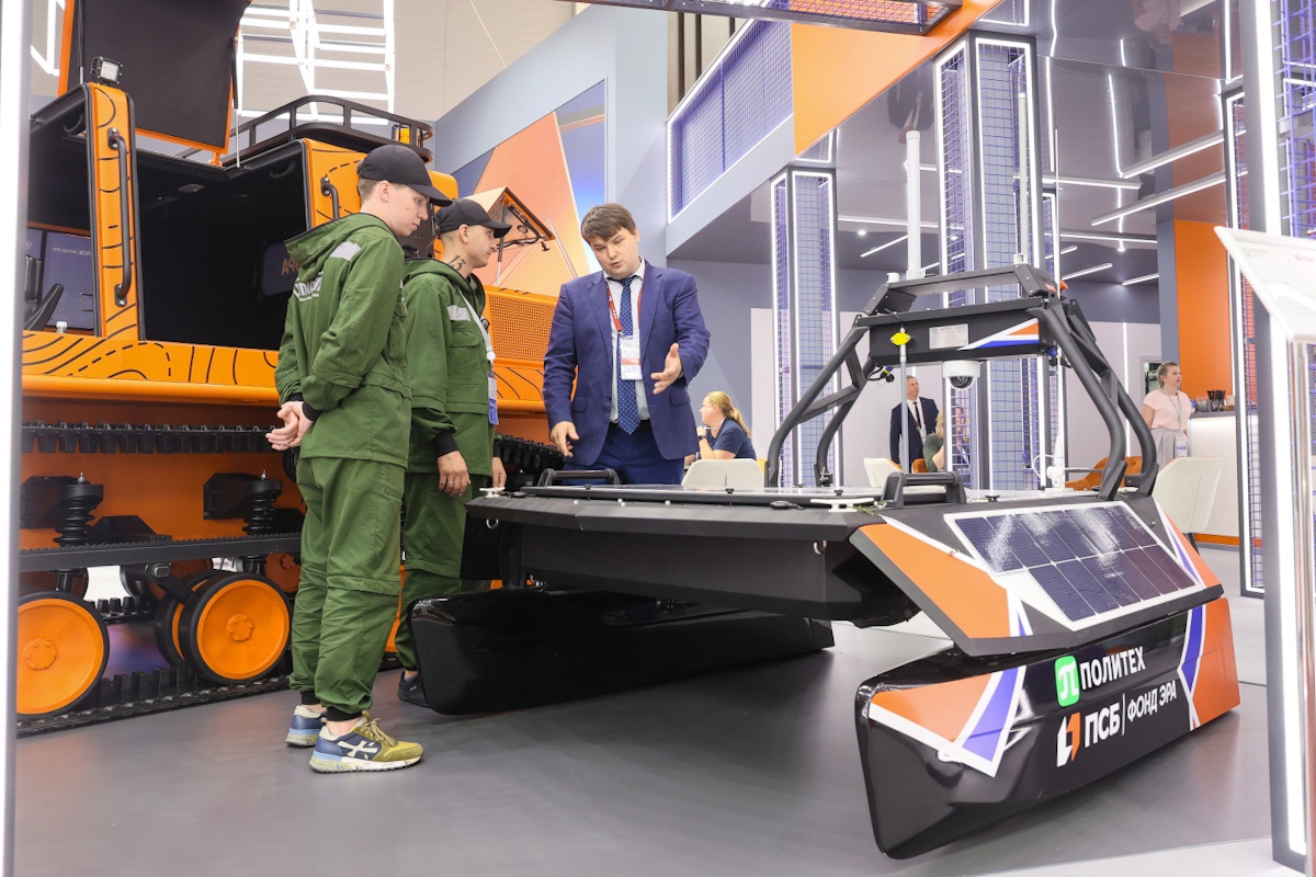 Надводная беспилотная платформа «Кадет-М» 