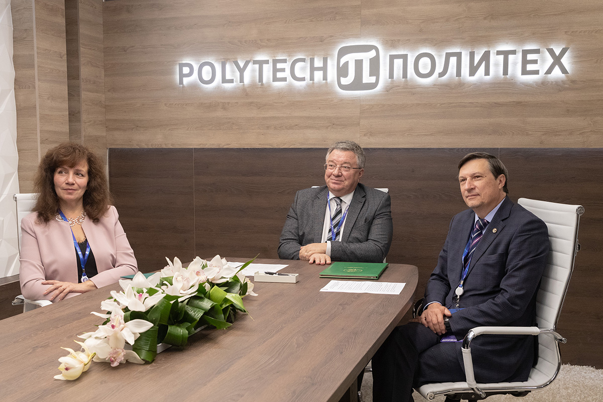От СПбПУ в переговорах приняли участие ректор Андрей Рудской, проректор по международной деятельности Дмитрий Арсеньев и заместитель начальника Управления международного образования Алла Мазина От СПбПУ в переговорах приняли участие ректор Андрей Рудской, проректор по международной деятельности Дмитрий Арсеньев и заместитель начальника Управления международного образования Алла Мазина