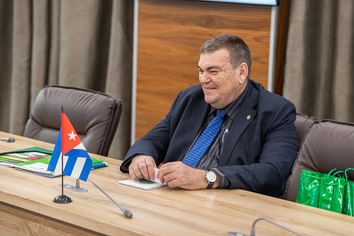 Cоветник по образованию и науке Посольства Республики Куба в РФ Густаво Хосе Кобрейро Суарес Cоветник по образованию и науке Посольства Республики Куба в РФ Густаво Хосе Кобрейро Суарес