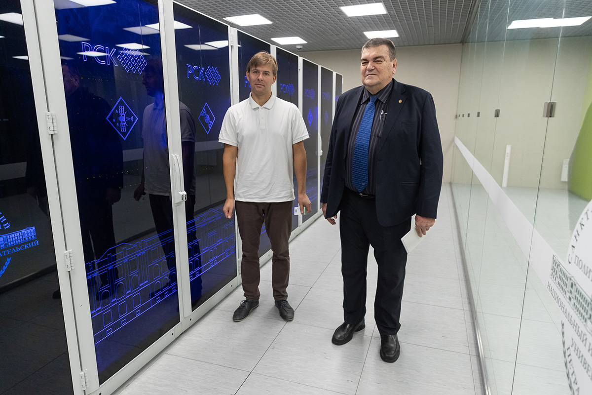 Cоветник по образованию и науке Посольства Республики Куба в РФ Густаво Хосе Кобрейро Суарес в суперкомпьютерном центре «Политехнический» Cоветник по образованию и науке Посольства Республики Куба в РФ Густаво Хосе Кобрейро Суарес в суперкомпьютерном центре «Политехнический»