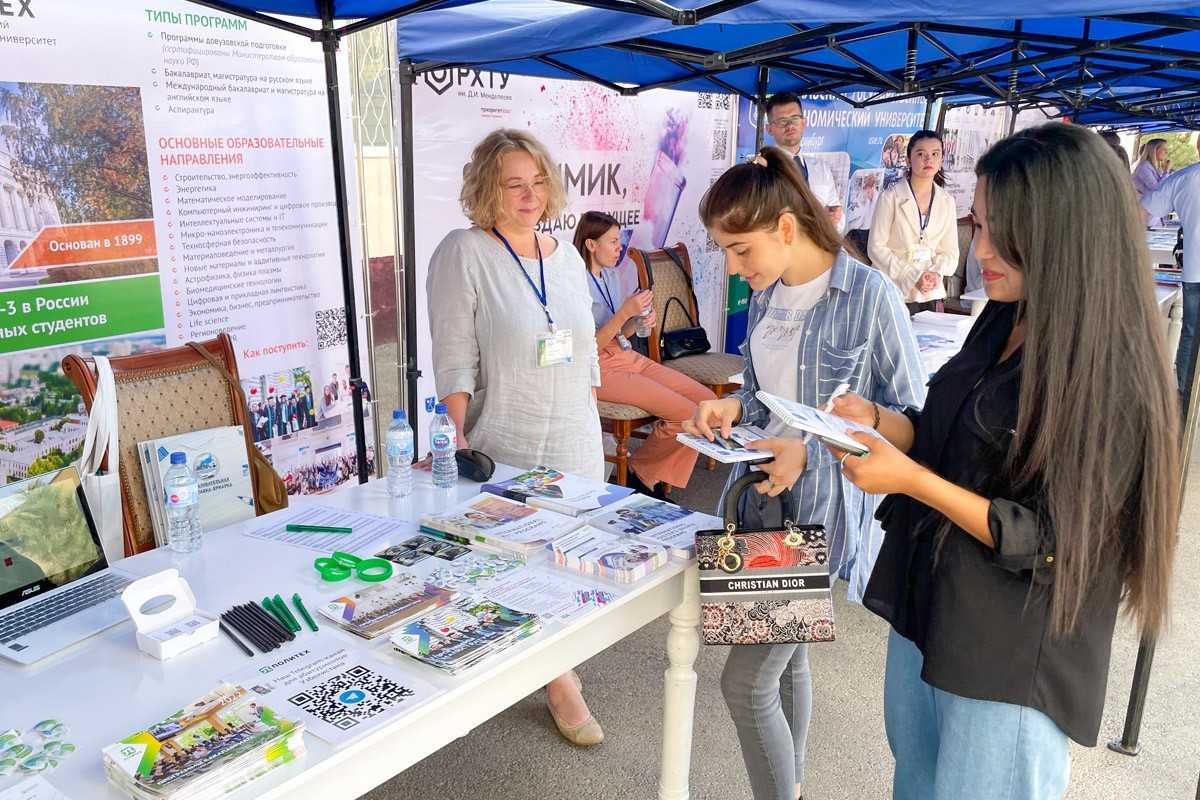 Представители СПбПУ приняли участие в международной выставке-ярмарке «Российское образование» в Узбекистане 