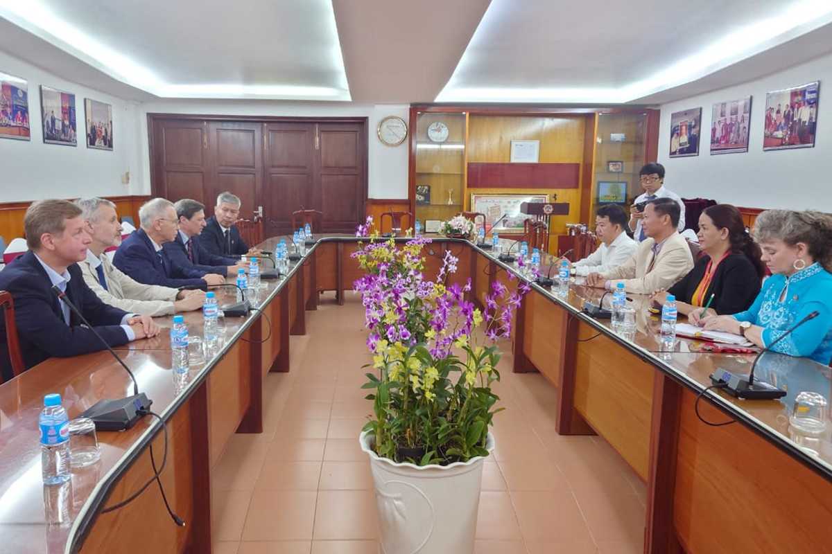 В рамках юбилейных мероприятий БЗУ делегация СПбПУ приняла участие в переговорах с ректором Университета Бинь Зыонг и руководством провинции Бин Зыонг