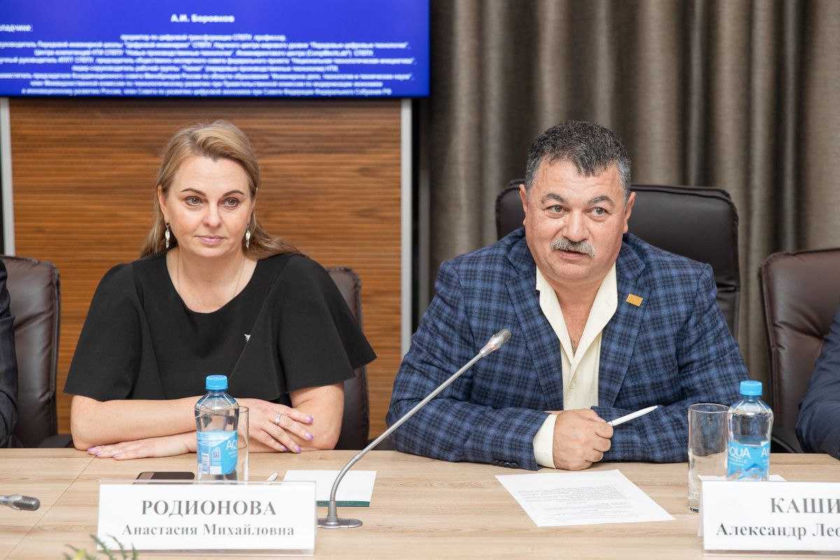 Президент клуба, председатель Совета директоров холдинговой компании «ЭГО-Холдинг» Александр Кашин отметил, что проводить мероприятие в стенах ведущего технического вуза страны — большая честь Президент клуба, председатель Совета директоров холдинговой компании «ЭГО-Холдинг» Александр Кашин отметил, что проводить мероприятие в стенах ведущего технического вуза страны — большая честь