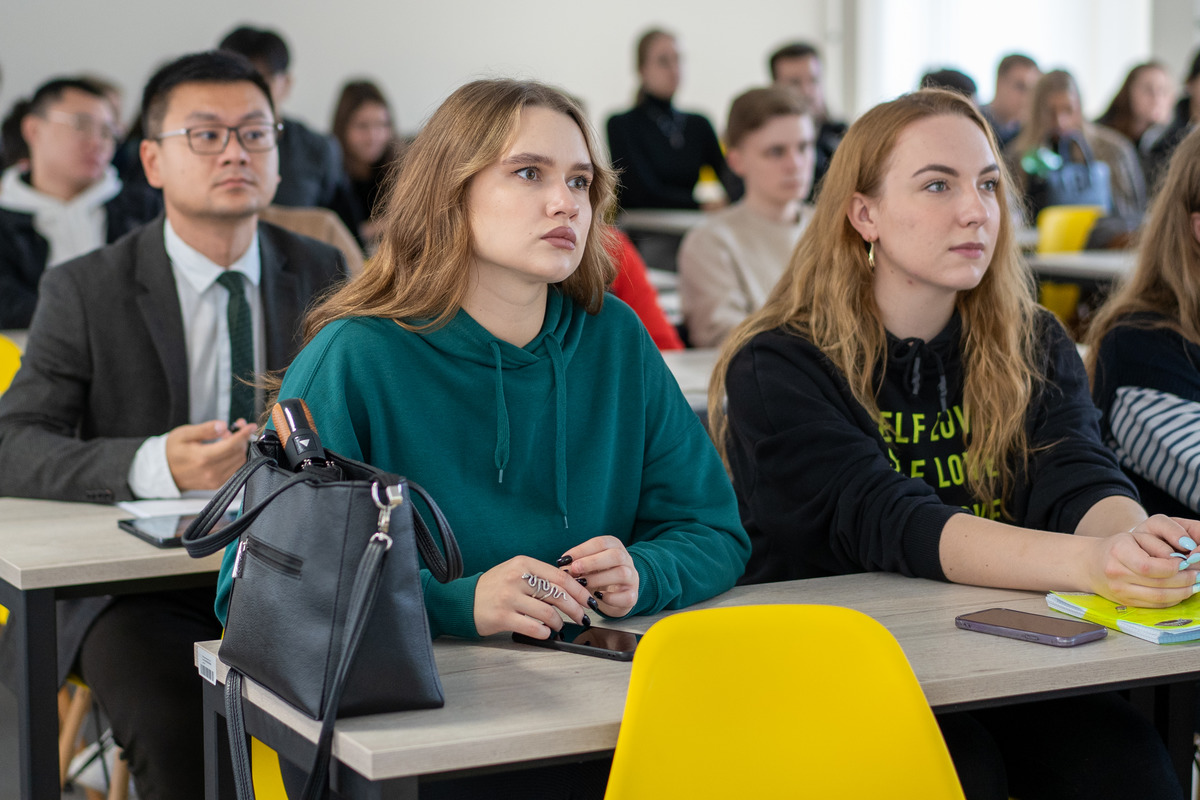 Участники секционного заседания 