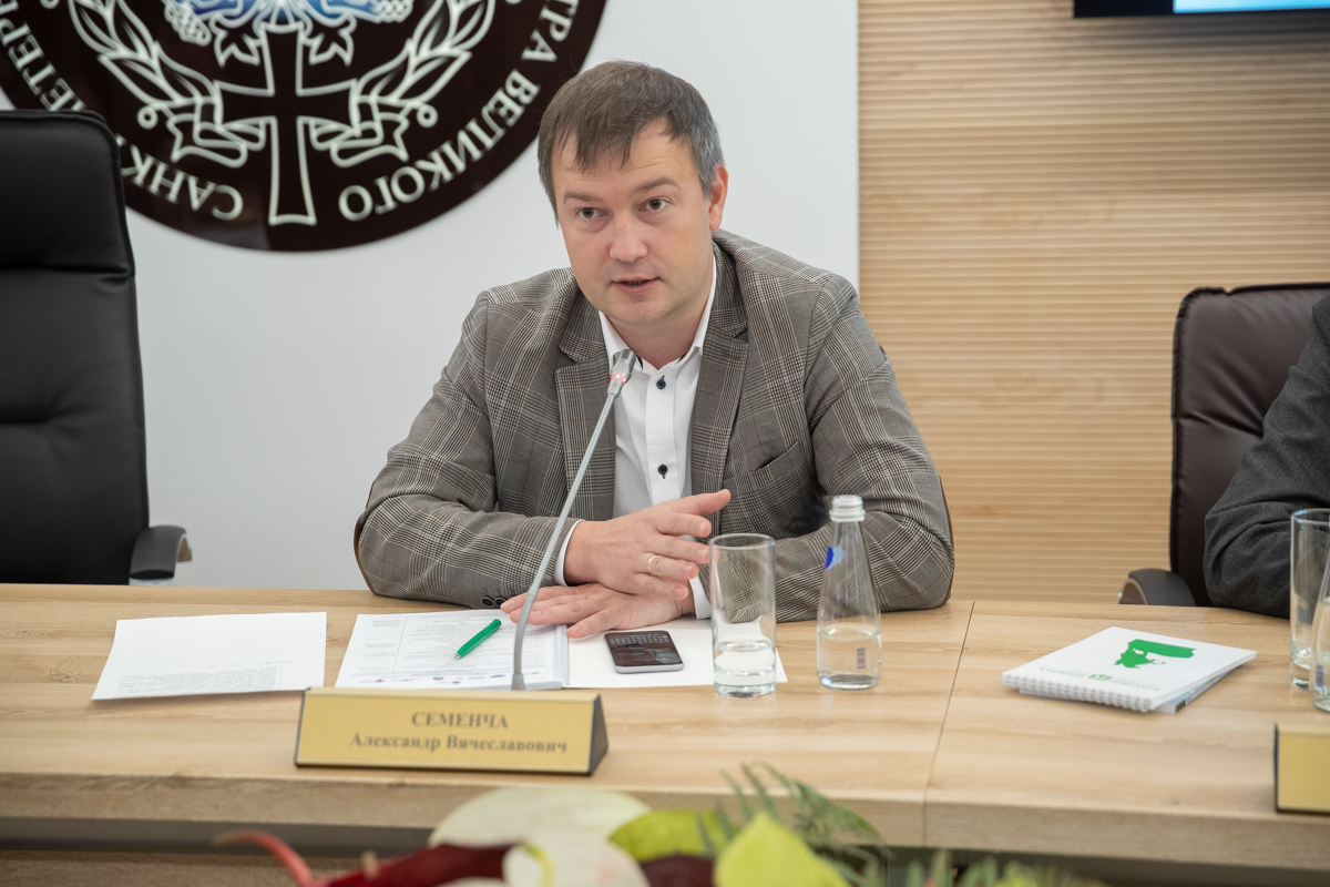 Директор Высшей школы физики и технологий материалов ИММиТ Александр Семенча 