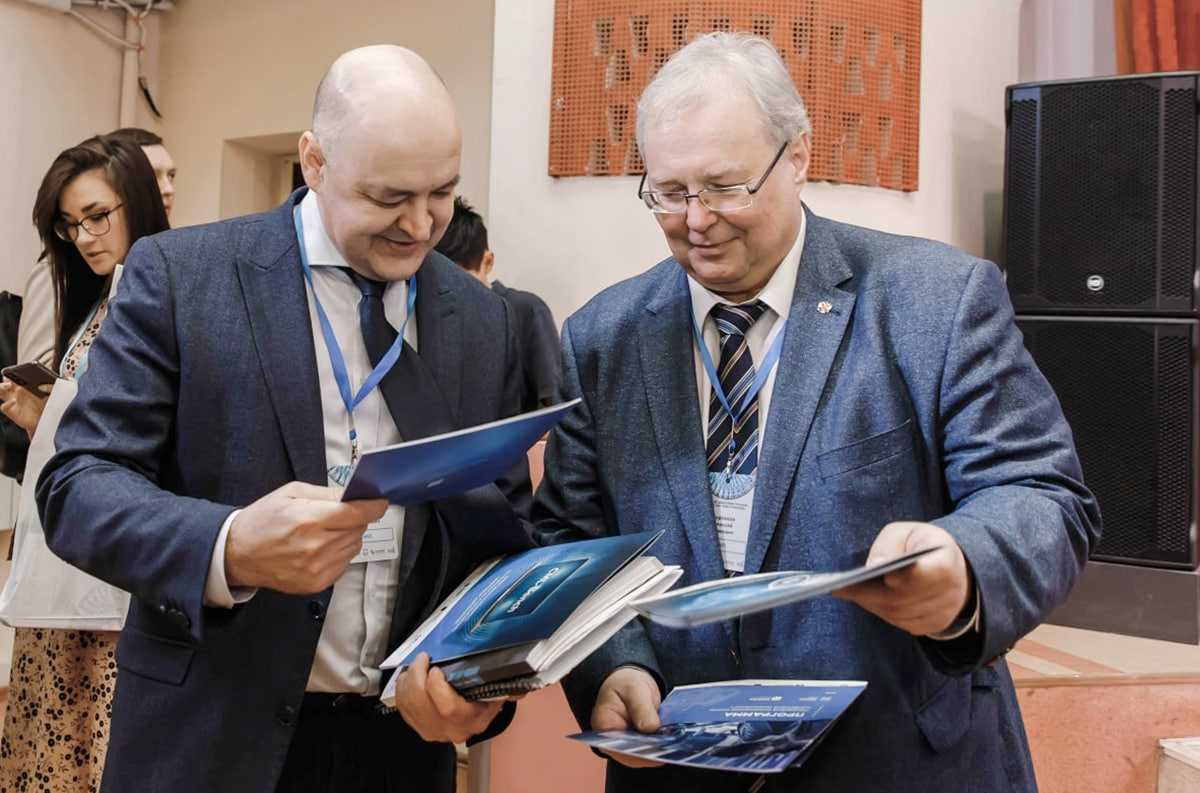 Проректор по цифровой трансформации СПбПУ Алексей Боровков и генеральный конструктор АО «ОДК» Юрий Шмотин Проректор по цифровой трансформации СПбПУ Алексей Боровков и генеральный конструктор АО «ОДК» Юрий Шмотин