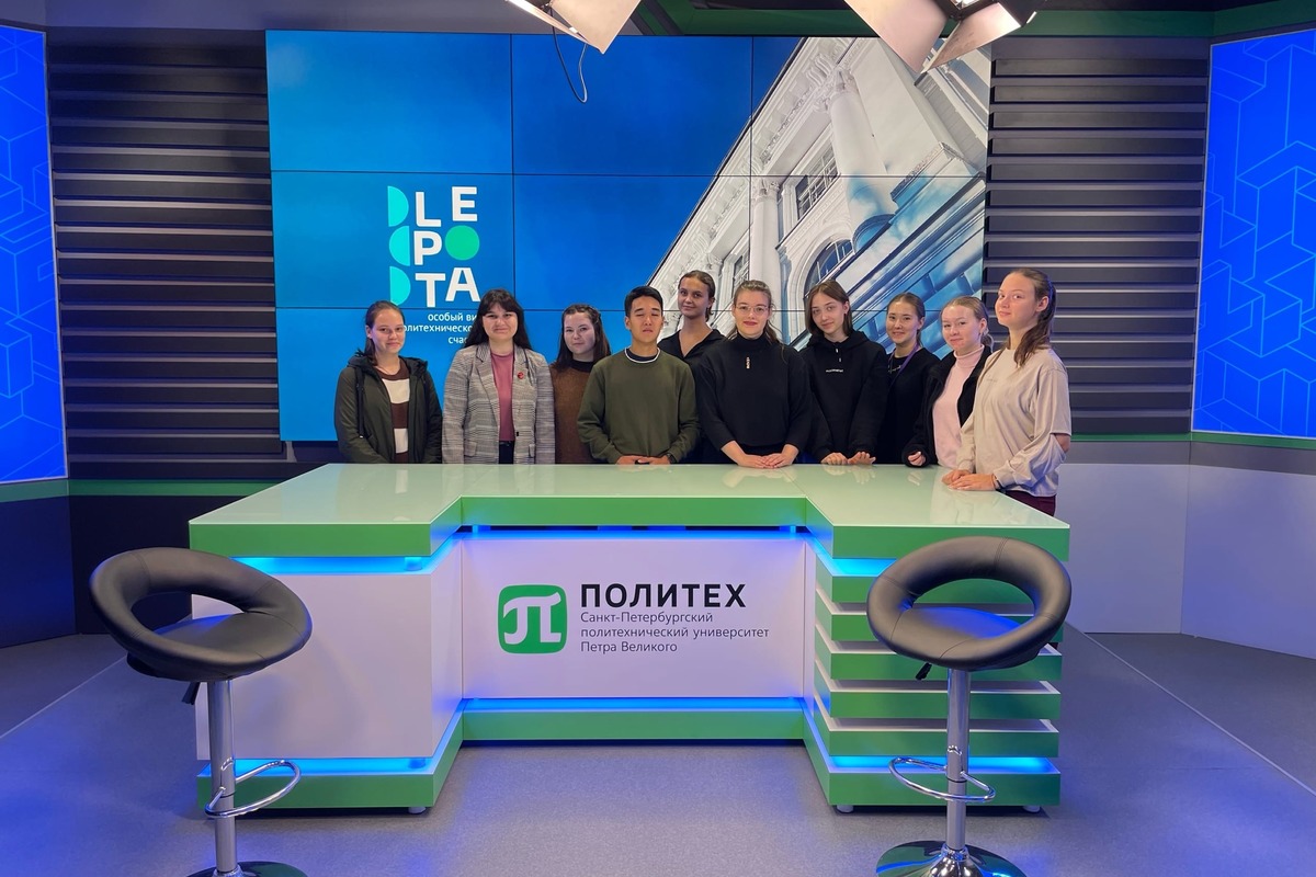 Студентам провели экскурсию по телестудии Студентам провели экскурсию по телестудии