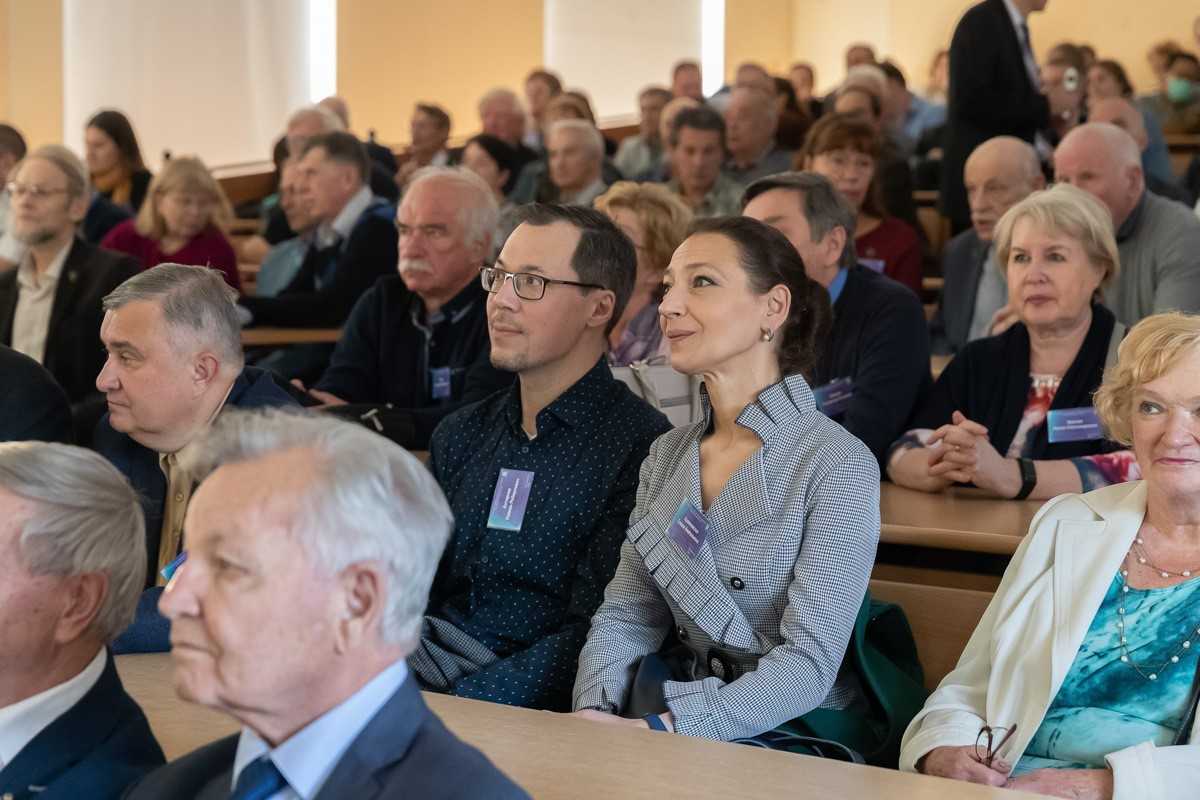 В торжественном собрании, посвященном 70-летию Института электроники и телекоммуникаций СПбПУ, приняли участие выпускники разных лет 
