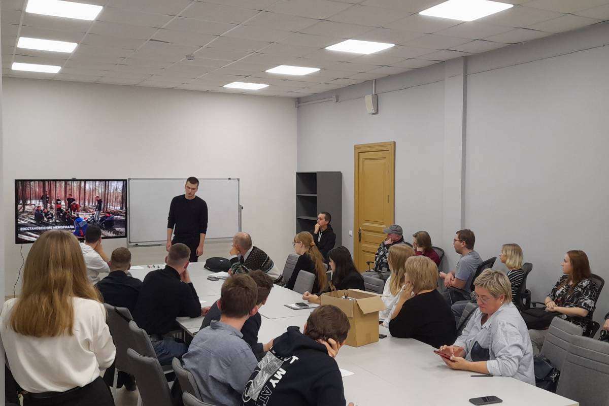 В «Лектории» Центра патриотического воспитания молодежи «Родина» прошел круглый стол «3-я Фрунзенская дивизия ЛАНО» 