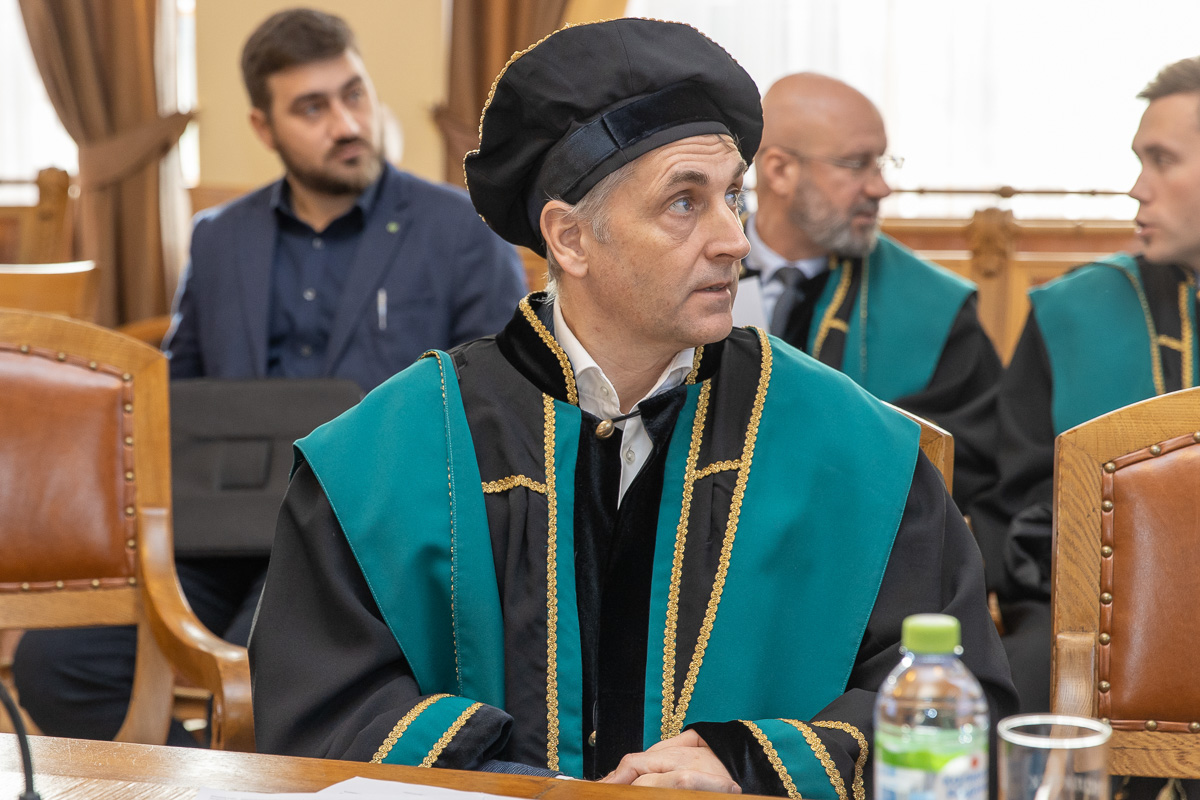 О развитии кадрового потенциала университета доложил проректор по организационно-правовым вопросам Виталий Сергеев 