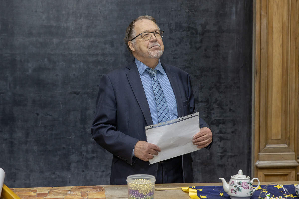 Профессор кафедры физики Вадим Иванов 