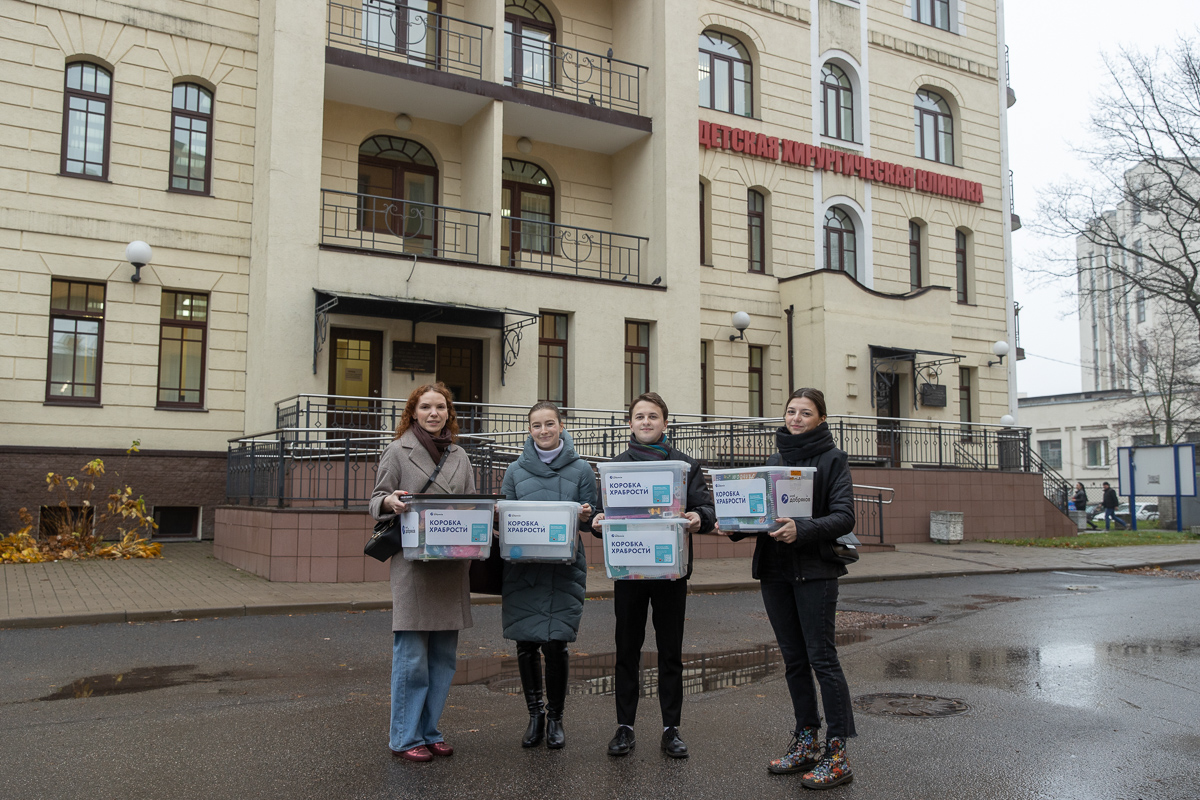 Политехники передали пять коробок храбрости в Клинику детской хирургии Политехники передали пять коробок храбрости в Клинику детской хирургии