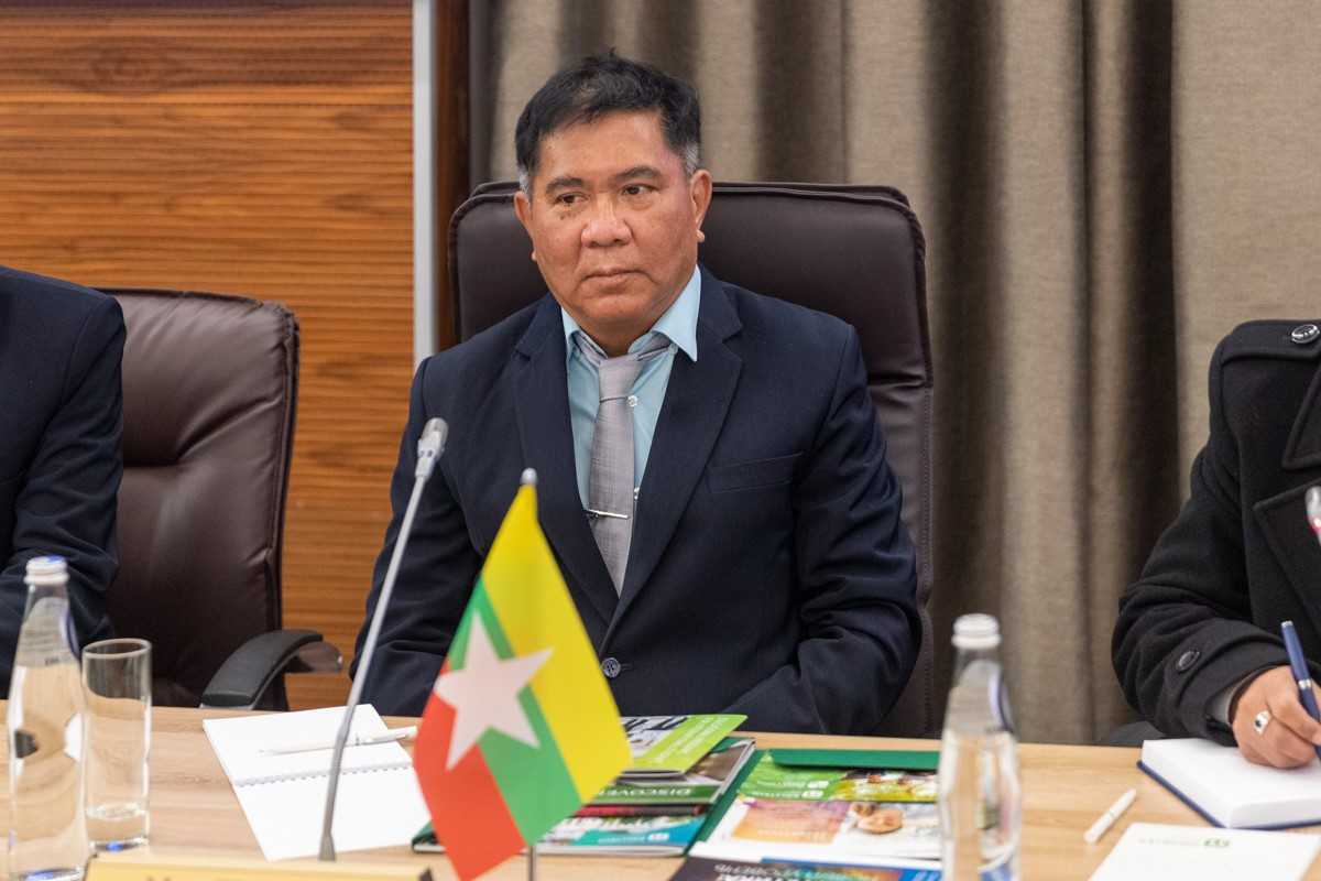 Министр науки и технологий Республики Союз Мьянма Мьоу Тейн Чжо 