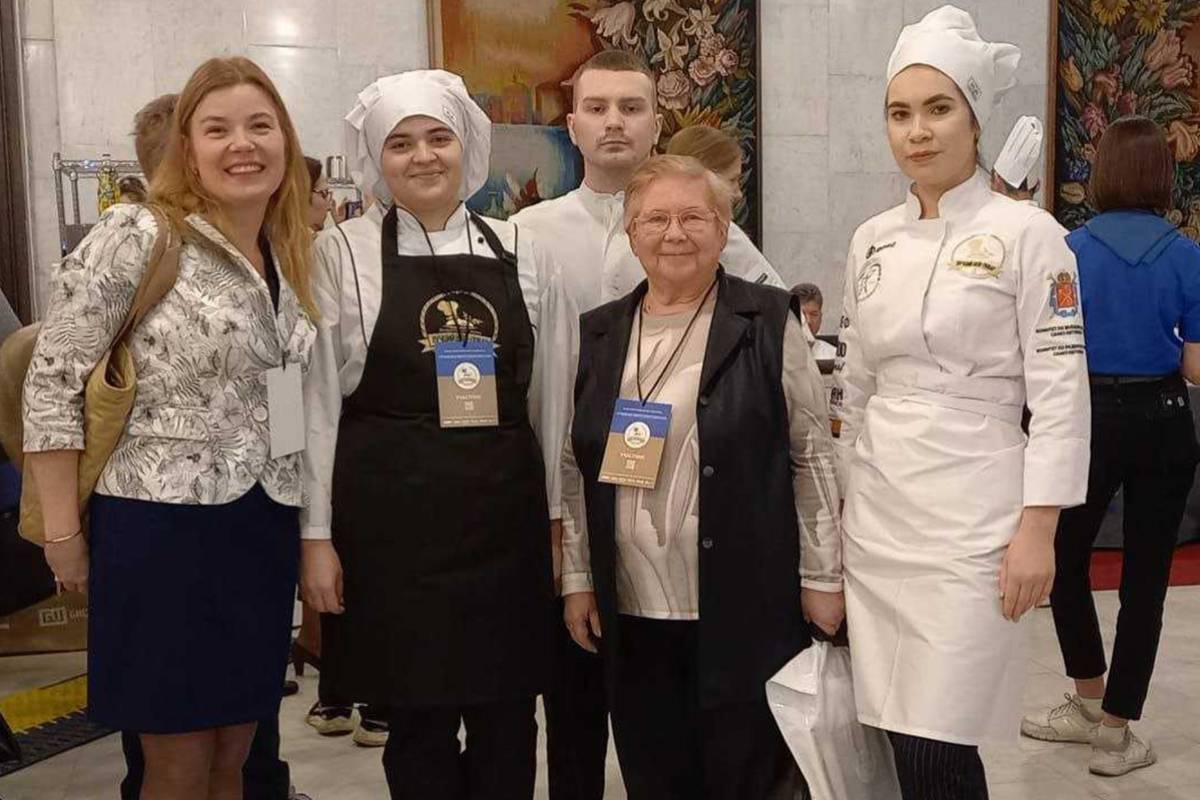 Поддержать наши команды пришла Маргарита Николаевна Куткина Поддержать наши команды пришла Маргарита Николаевна Куткина
