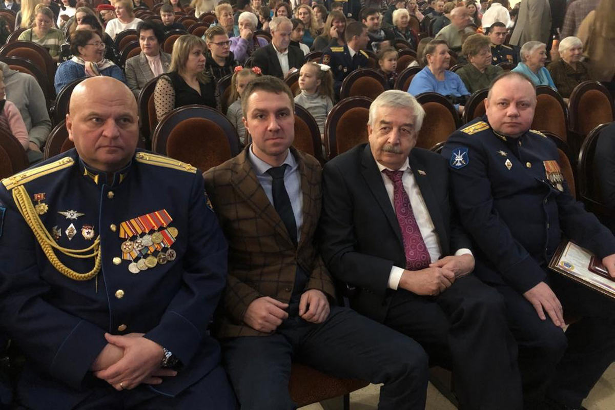 Слева направо: Виктор Озарчук, Иван Коломейцев и Владимир Глухов приняли участие в торжественном мероприятии в честь дня формирования 1490 Гвардейского зенитного ракетного полка имени 50-летия СССР Слева направо: Виктор Озарчук, Иван Коломейцев и Владимир Глухов приняли участие в торжественном мероприятии в честь дня формирования 1490 Гвардейского зенитного ракетного полка имени 50-летия СССР
