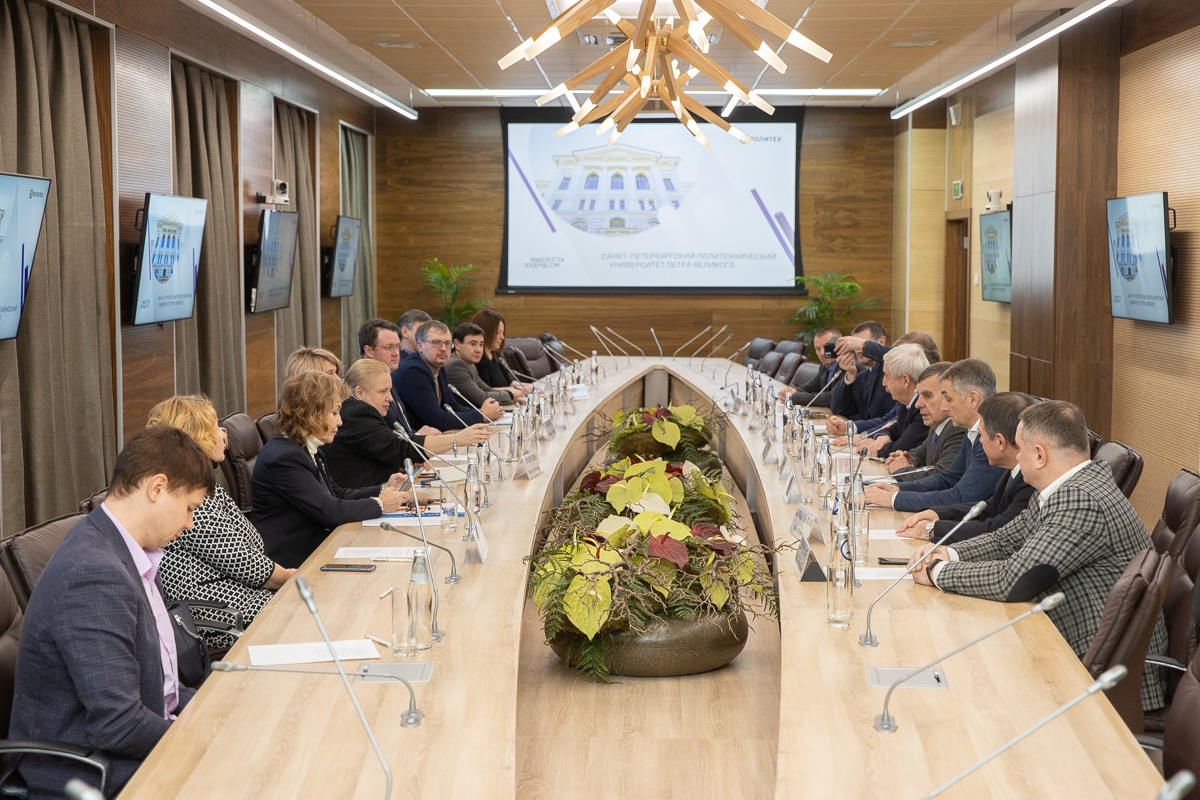 В СПбПУ состоялся круглый стол, посвященный 25-летию Президентской программы подготовки управленческих кадров 