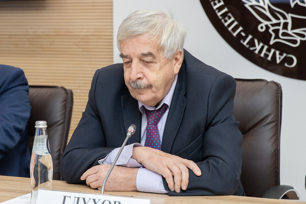 У истоков создания Президентской программы стоял руководитель административного аппарата ректора Владимир Глухов У истоков создания Президентской программы стоял руководитель административного аппарата ректора Владимир Глухов