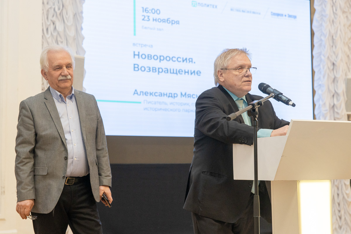 Профессор Кафедры общественных наук Гуманитарного института СПбПУ Дмитрий Кузнецов представил Александра Мясникова и рассказал, о чем будет его лекция Профессор Кафедры общественных наук Гуманитарного института СПбПУ Дмитрий Кузнецов представил Александра Мясникова и рассказал, о чем будет его лекция