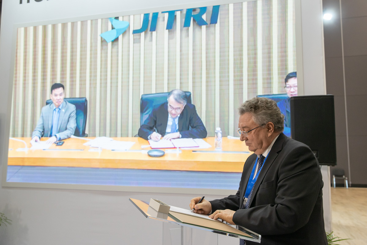 В режиме видеоконференцсвязи подписано соглашение с Цзянсуским исследовательским кластером индустриальных технологий 