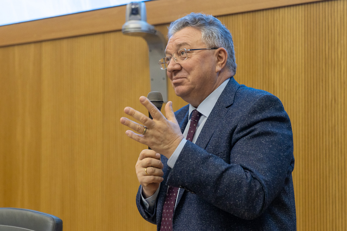 Ректор СПбПУ академик РАН Андрей Рудской поздравил победителей конкурса Ректор СПбПУ академик РАН Андрей Рудской поздравил победителей конкурса