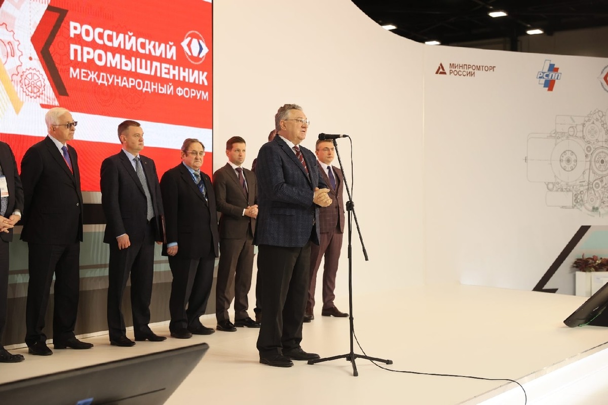 Андрей Рудской приветствовал гостей и участников форума 