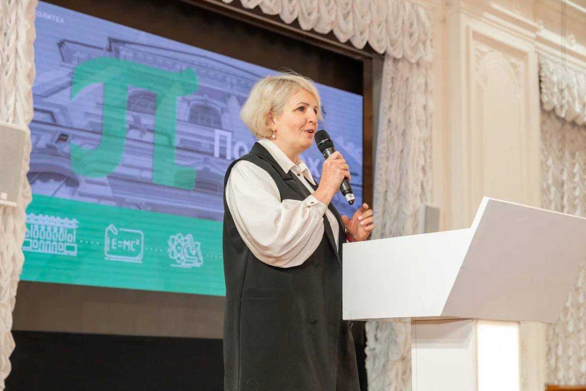 К будущим абитуриентам обратилась проректор по образовательной деятельности СПбПУ Елена Разинкина 