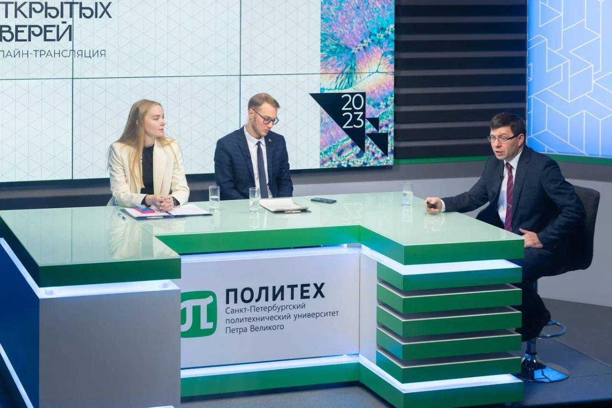 Во время прямого эфира из Телестудии Политеха ответственный секретарь приемной комиссии СПбПУ Виталий Дробчик рассказал о правилах приема и ответил на вопросы зрителей
