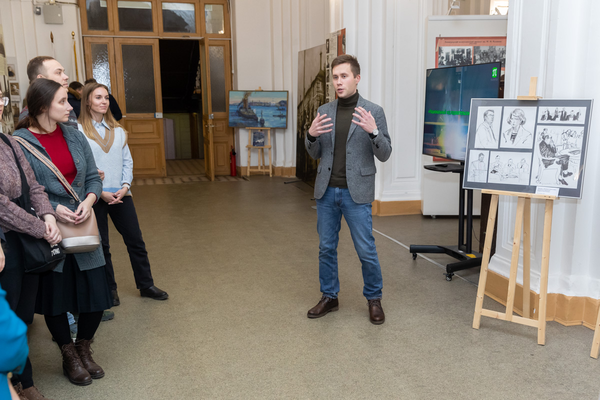 Проректор по молодежной политике и коммуникативным технологиям СПбПУ Максим Пашоликов отметил плодотворное сотрудничество с Академией Штиглица 