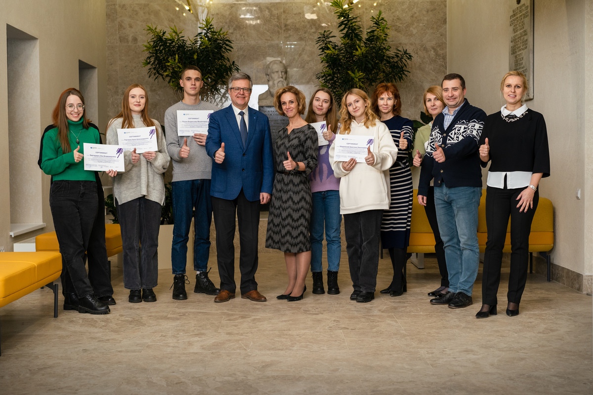 Вручение сертификатов 