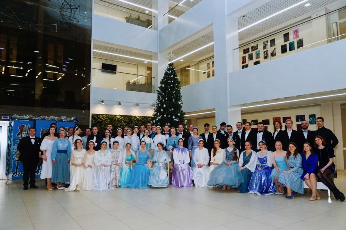 Участники бала в русском стиле 