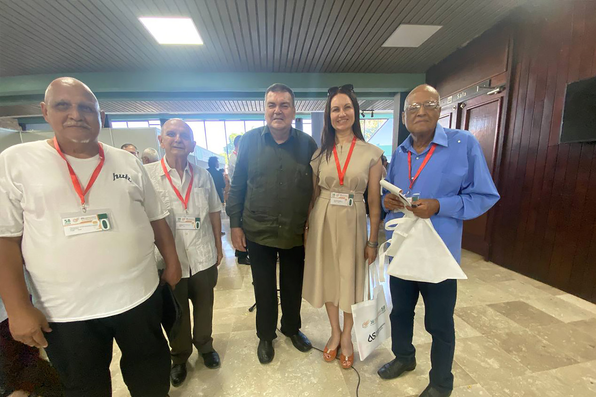 Советник по образованию и науке Посольства Республики Куба в РФ Густаво Хосе Кобрейро Суарес, профессор ВШГиЭС СПбПУ Наталья Политаева и другие участники XX Научного конгресса по инженерным наукам и архитектуре 