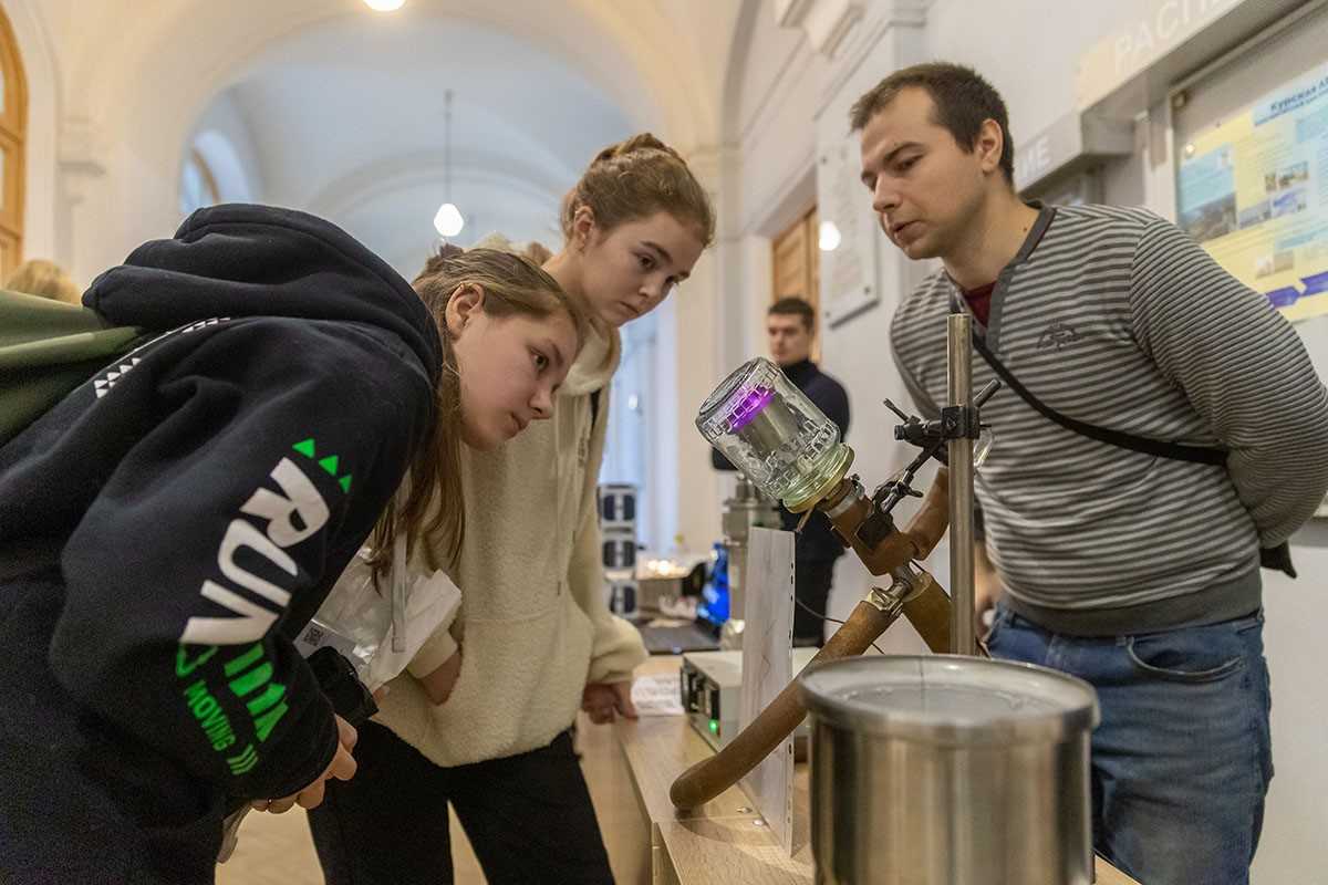 На Дне открытых дверей все 12 институтов организовали свои интерактивные зоны 